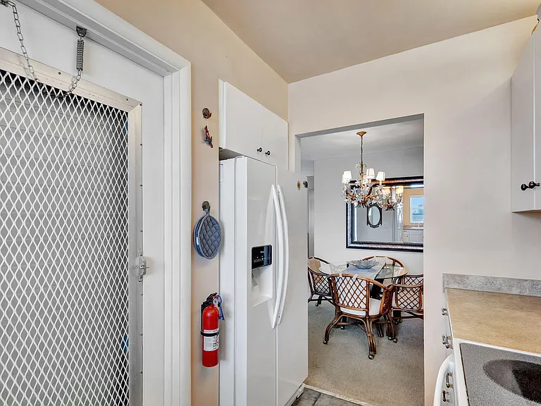 100 Shore Ct #304 — Photo 21