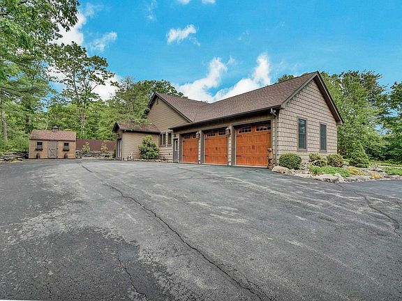 2nd image of 10 Masten Lake Ct