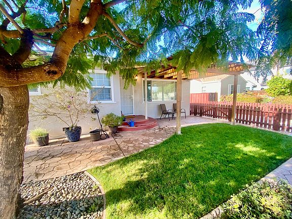 2nd image of 702 Live Oak Ave #A
