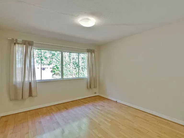 907 Embarcadero Rd — Photo 8