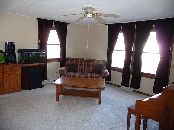 4th image of 2502 Applewood Ave