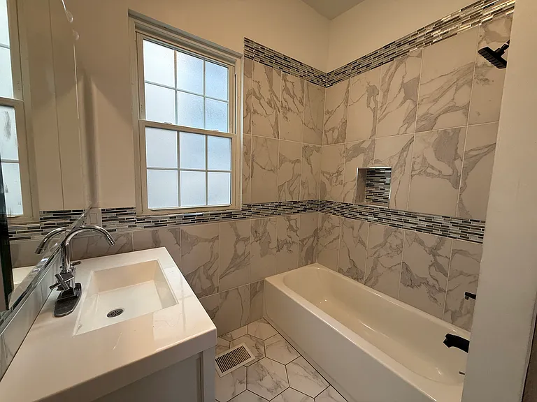5942 S Justine St — Photo 10