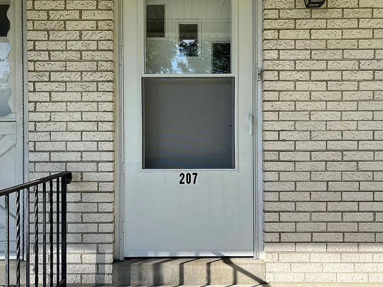 207 S Beech St — Photo 2