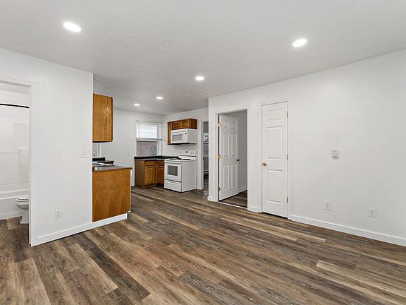 5th image of 129 N Jefferson Ave #133-2