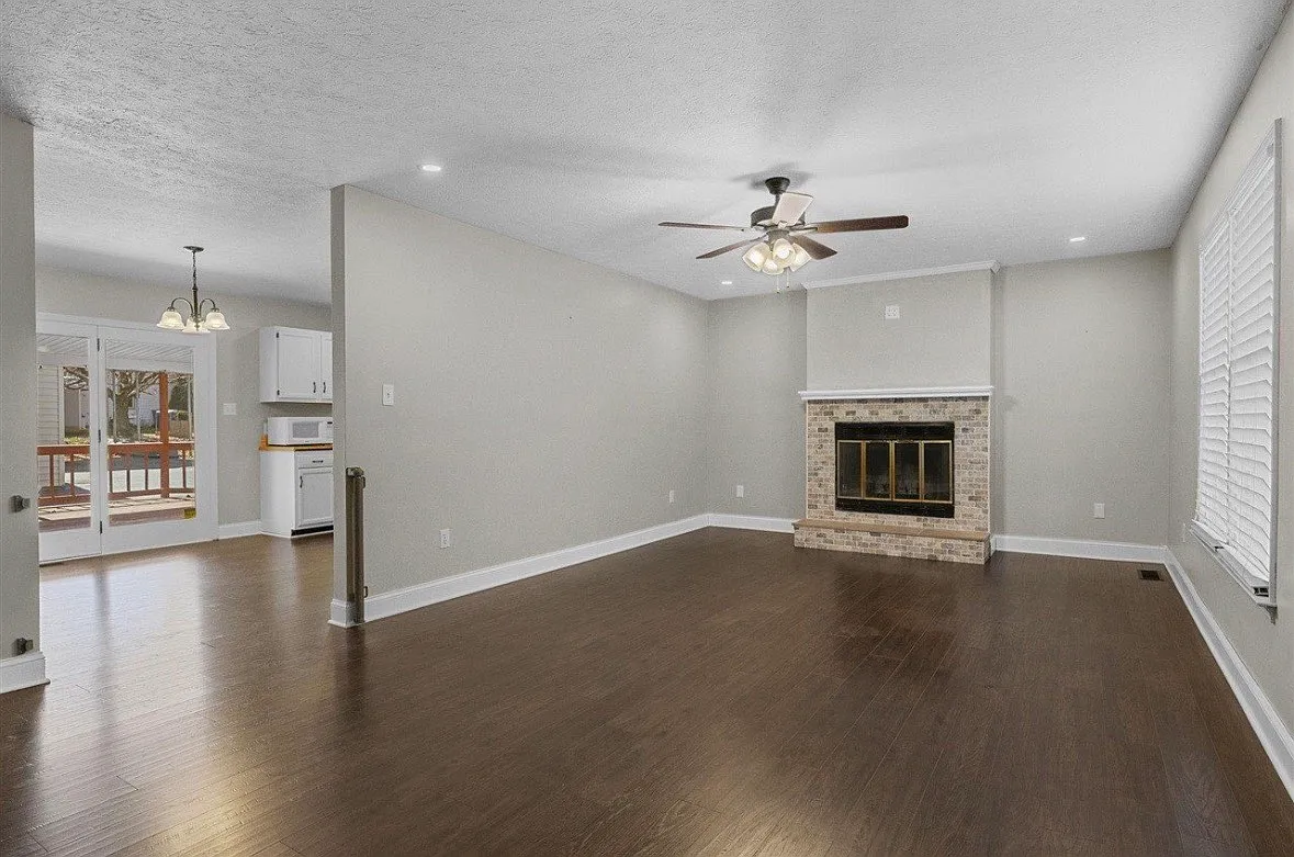 729 Collett Rd — Photo 4