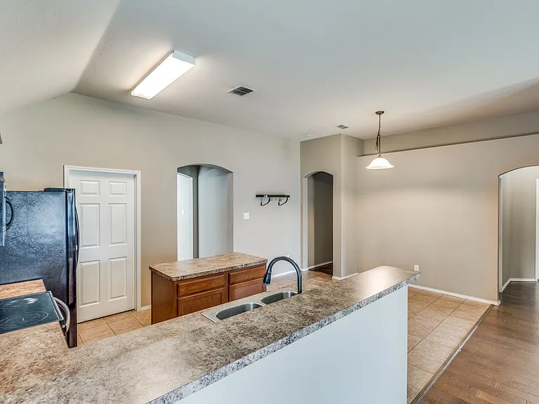 1301 Red River Dr — Photo 9