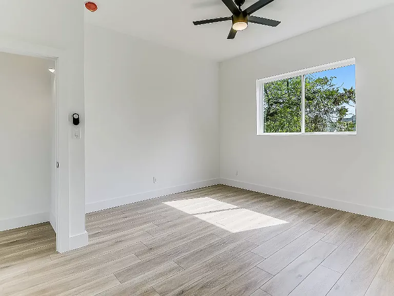 606 S Hackberry — Photo 8