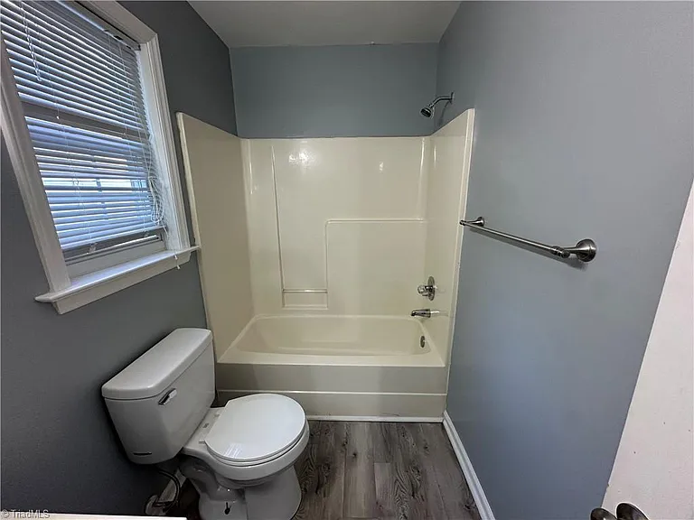 2127 Fairbrother St — Photo 19