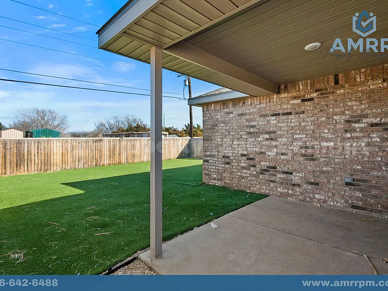 2037 Kenwood Ave — Photo 19