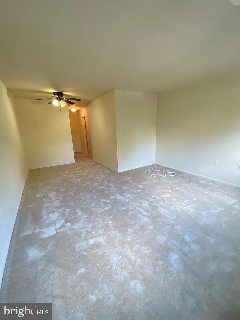 Studio, 1.0 bath, 384 sqft, $1,425 — Photo 2