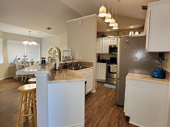 2nd image of 453 Admiral Dr