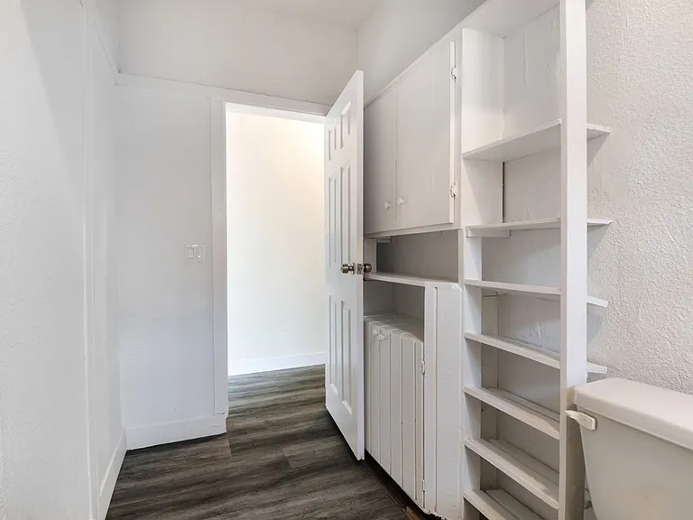 27th Street Studios and One Bedrooms — Photo 43