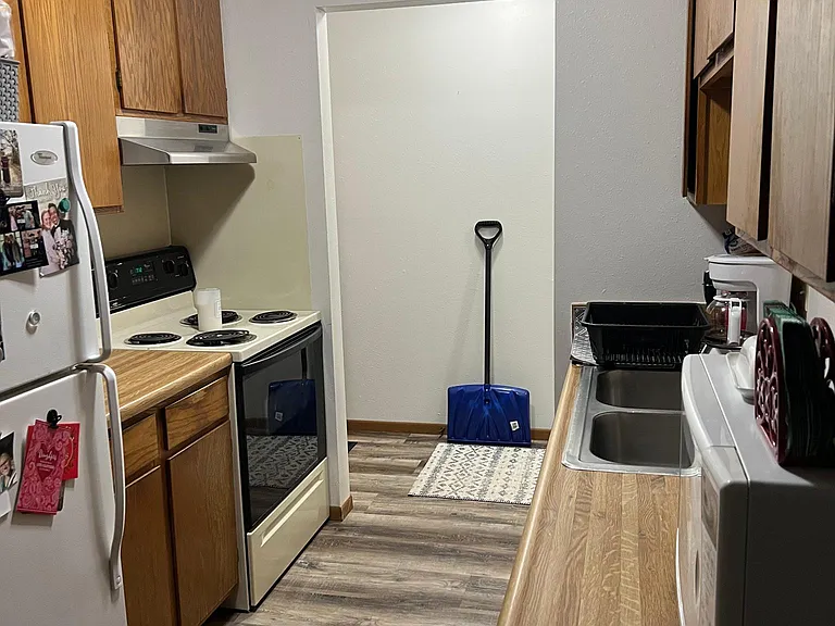 321 W Bert St — Photo 14