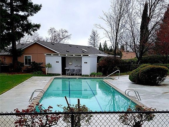 2nd image of 440 Plantation Dr