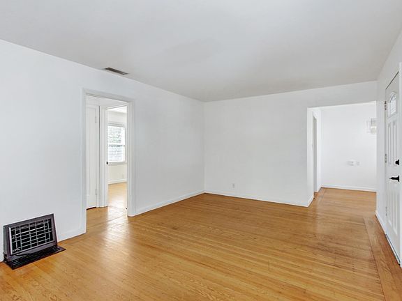 5th image of 2240 33rd St