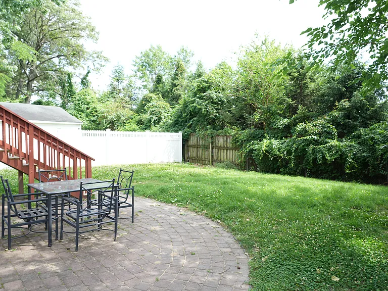 8129 Woodholme Cir #A — Photo 27