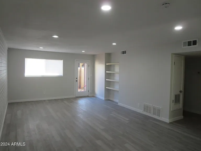 1450 E Bethany Home Rd #34 — Photo 10
