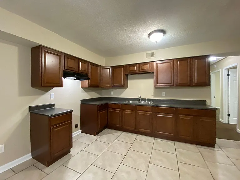 490 Ferncliff Cv — Photo 8
