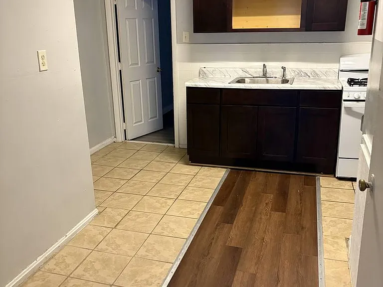 5133 Irving St #A — Photo 2