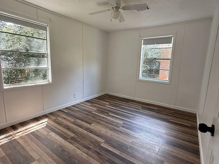 806 Armory Dr #B — Photo 9