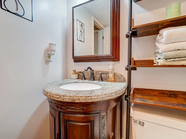 8064 Hetz Dr — Photo 44