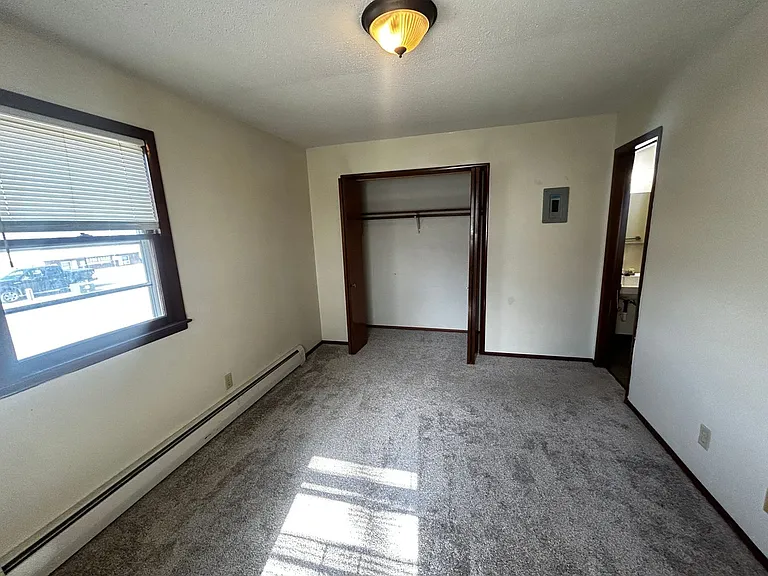 2110 Empire St — Photo 3