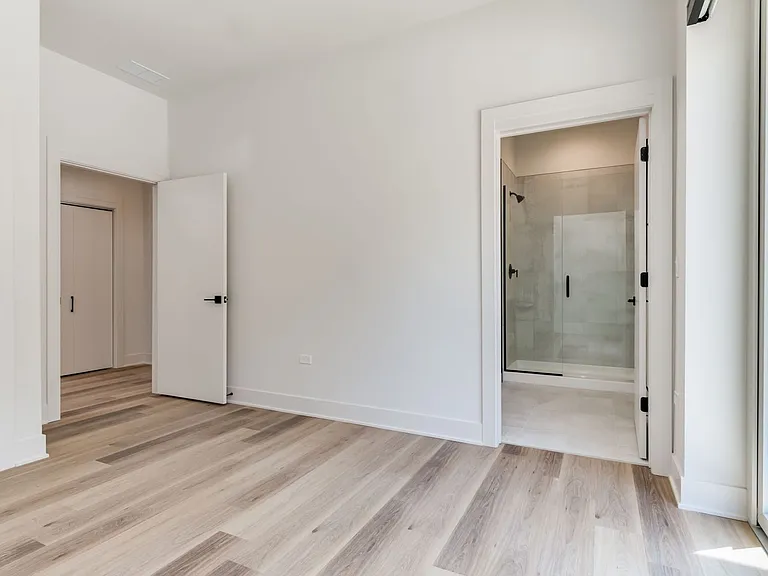 224 S Ashland — Photo 14