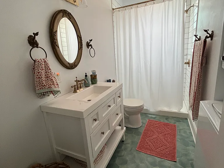 Cute, ocean themed tile.