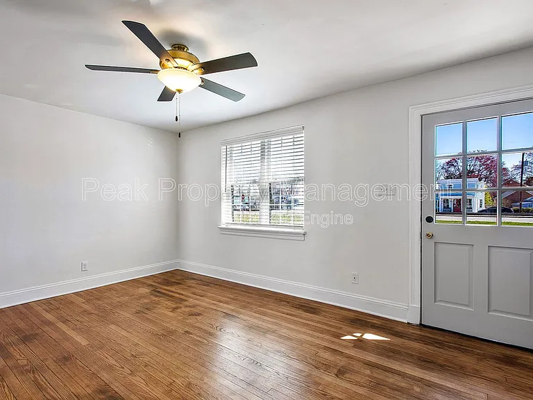 402 S Center St #1 — Photo 4