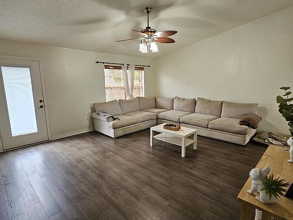 3rd image of 1940 Jo Tam Ln
