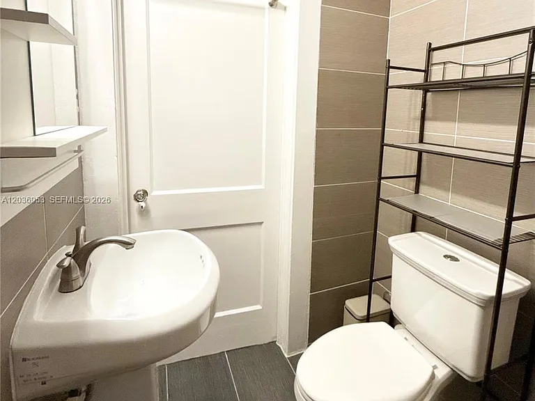 124 Mendoza Ave #1A — Photo 10