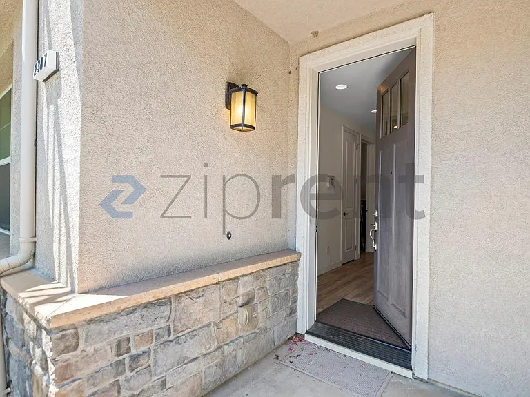 2387 Central Pkwy — Photo 3