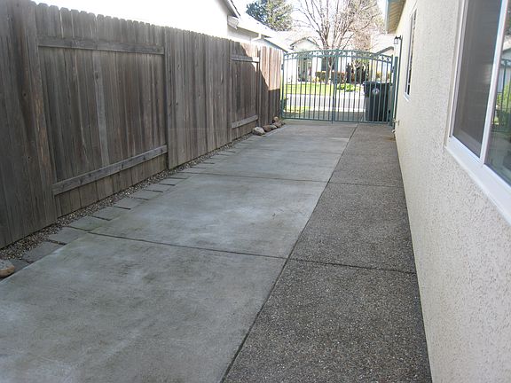 3rd image of 9578 Castledale Ct