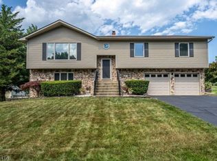 209 Powder Horn Dr, Phillipsburg, NJ 08865
