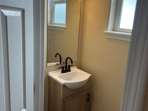 5th image of 13906 NE 63rd St