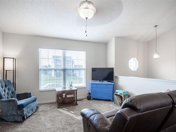 5th image of 10423 Canberra Dr