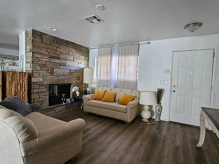 2107 Frontier Ave — Photo 1