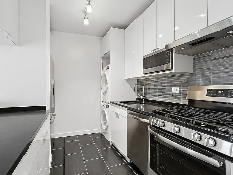 75 W End Ave #R21C — Photo 6