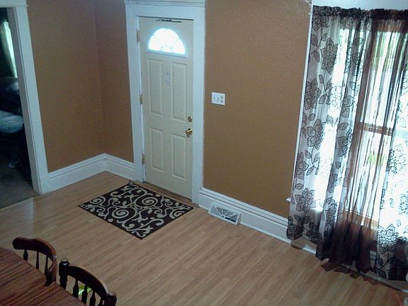 5th image of 215 E Broadway St