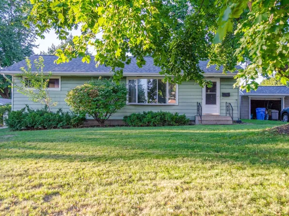 5 Buttercup Ln, Albany, NY 12211