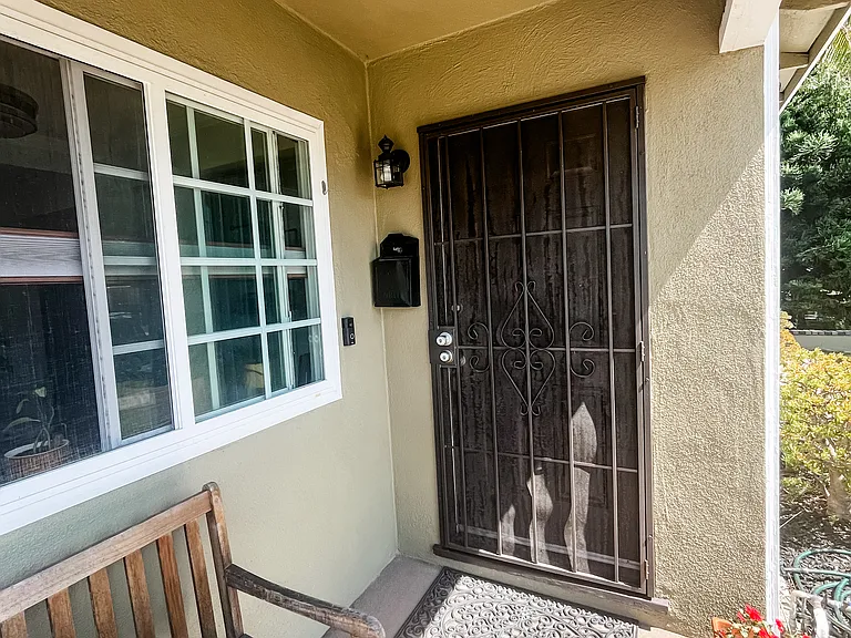 3243 Eucalyptus Ave — Photo 3