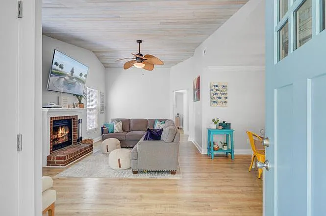 2076 Presidio Dr — Photo 29