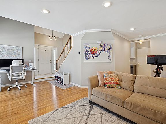 3rd image of 2454 Hunter Dr
