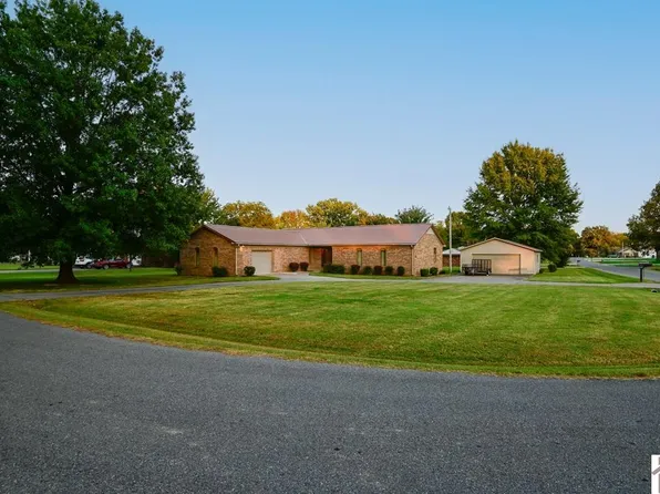 210 Woodbine Dr, Paducah, KY 42001