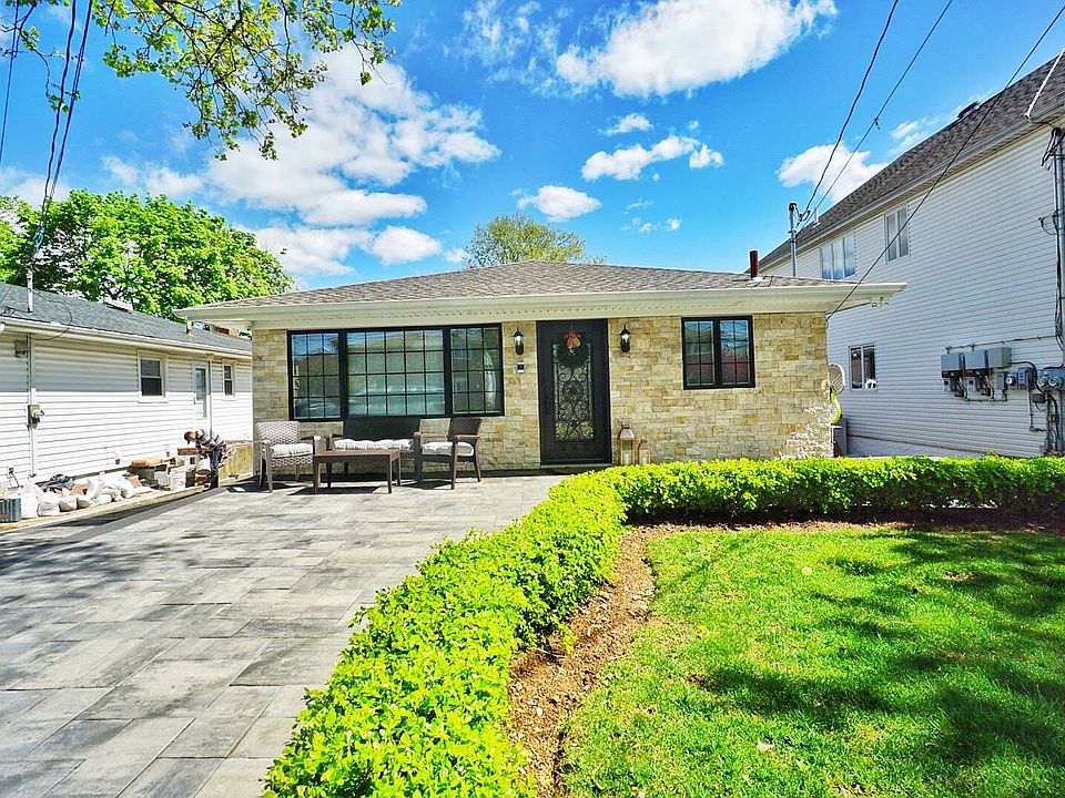 1st image of 375 Buel Ave