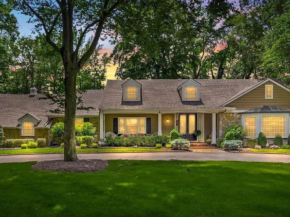 21 Robin Rd, Moorestown, NJ 08057