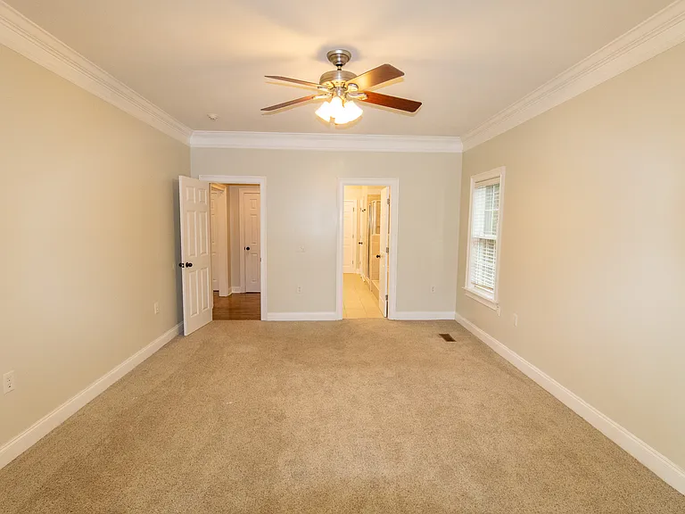 906 Monarch Cir — Photo 8