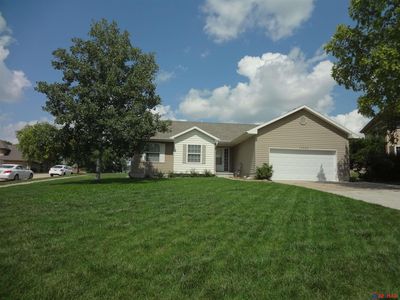 10003 S 100th Cir, La Vista, NE, 68128