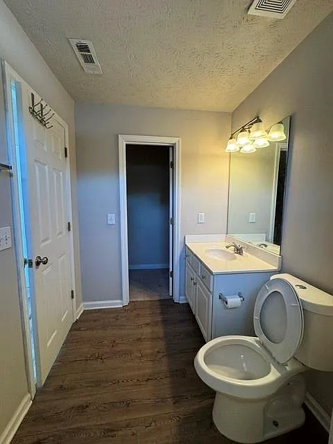 3 bed, 2.5 bath, 1291 sqft, $2,350 — Photo 4