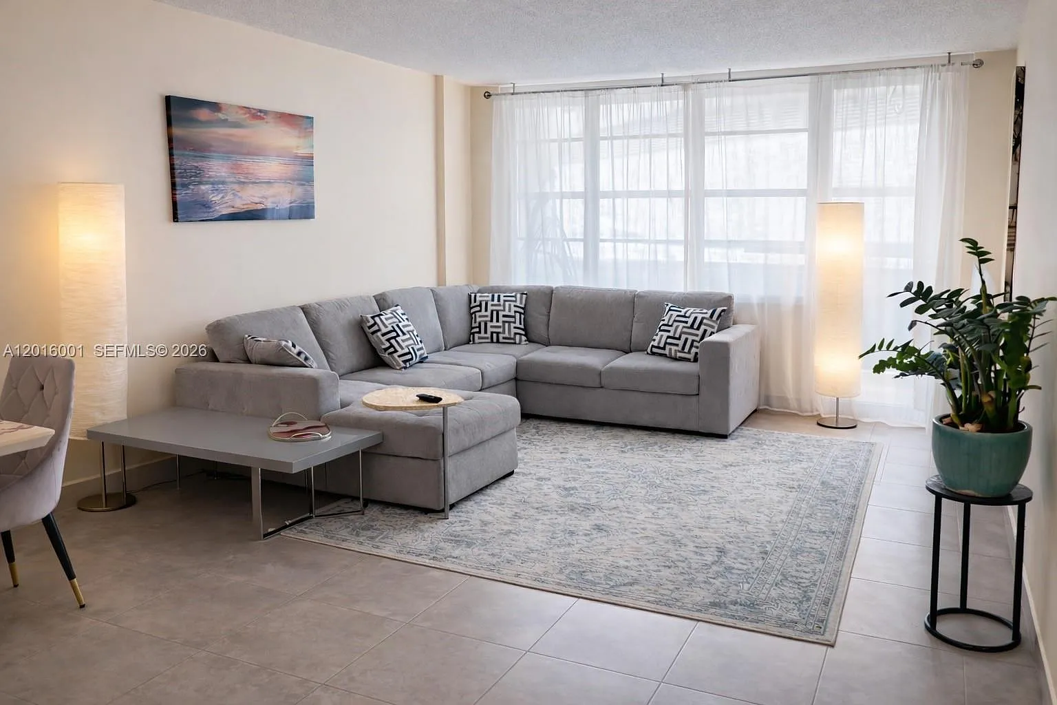 Sea Air Towers Condo — Photo 3